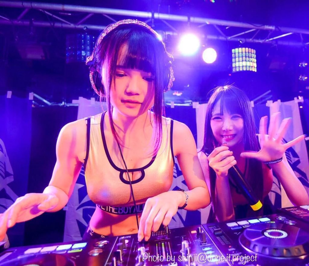 《DJ Natsumi(末永菜津美)》